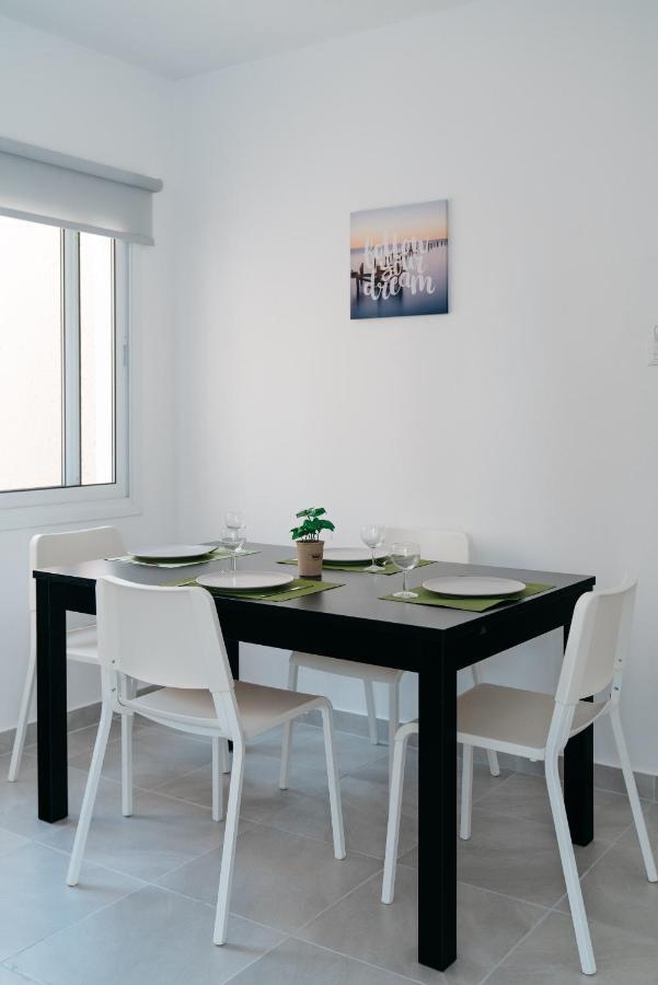 Seasunlove Apt. Apartment Larnaca Luaran gambar